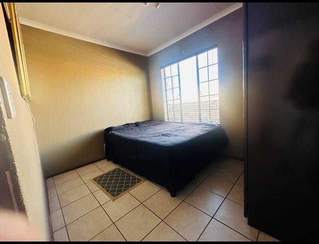 3 BEDROOM SIMPLEX FOR SALE IN HALFWAY HOUSE